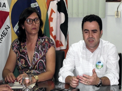 Imagem de arquivo: "servidores tem que confiar nos bigodes alheios"